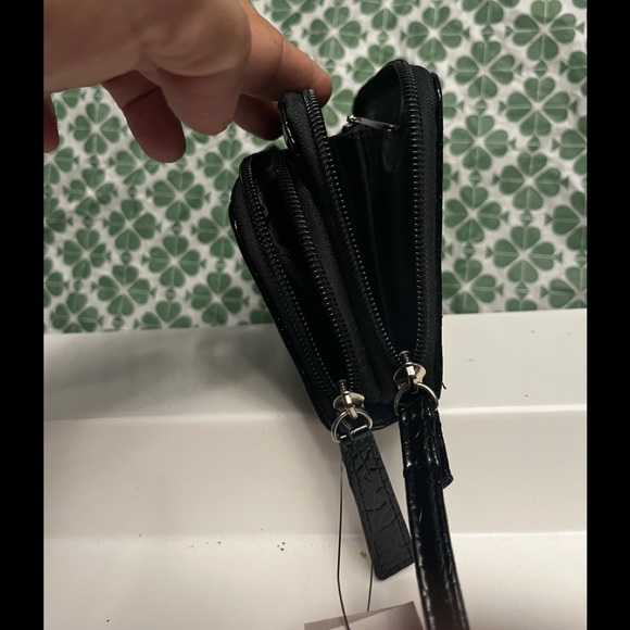 Kenneth Kole Wristlest with Double Zippered Compartments!! - Picture 6 of 9
